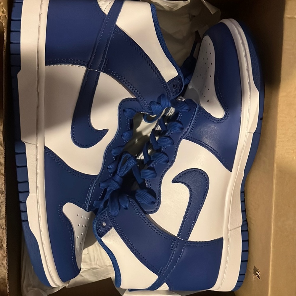 Kentucky Blue Retro Nike Sneakers